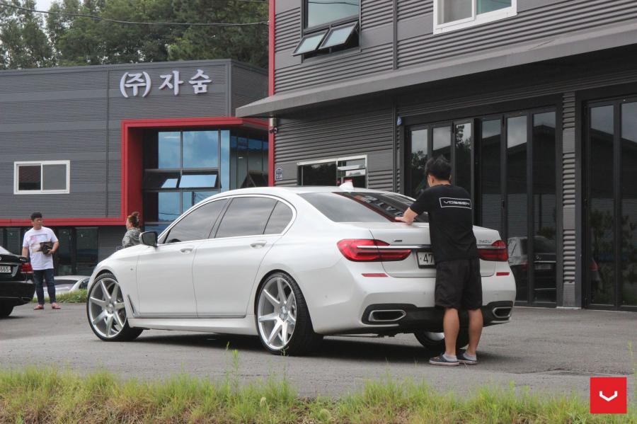 BMW 740Li xDrive on Vossen Wheels (CV7) 2017 года  (фото 10 из 10)